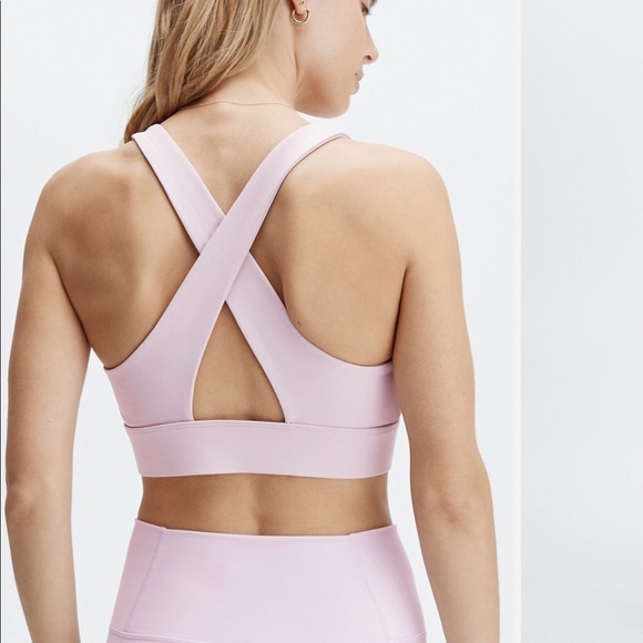 Fabletics Oasis twist sports bra in icy lavender - Picture 2 of 3